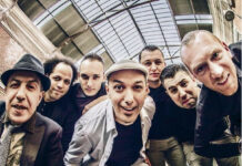 Saltimbanks on lache rien, musique et paroles réalistes