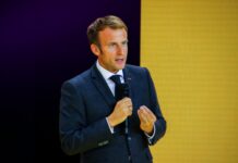 Macron promet 1,5 milliard d’euros pour améliorer l’accès alors que les personnes handicapées protestent contre des décennies d’inaction