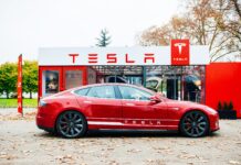 Tesla fait fondre les prix de ses voitures électriques en France
