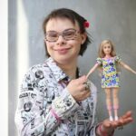 Mattel dévoile sa première Barbie trisomique