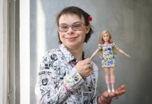 Mattel dévoile sa première Barbie trisomique
