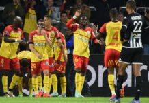 Lens bat Strasbourg et met la pression sur le PSG