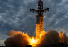 Starship, la fusée géante de SpaceX, décolle mais explose en vol