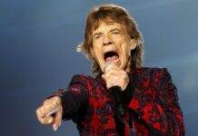 L’infatigable Mick Jagger fête ses 80 ans sans quasiment prendre une ride !